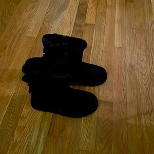 Jessica Cline black boots